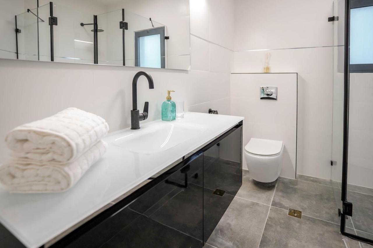 וילה רוני בריכה מחוממת Villa Roni Heated Pool Ейлат Екстер'єр фото