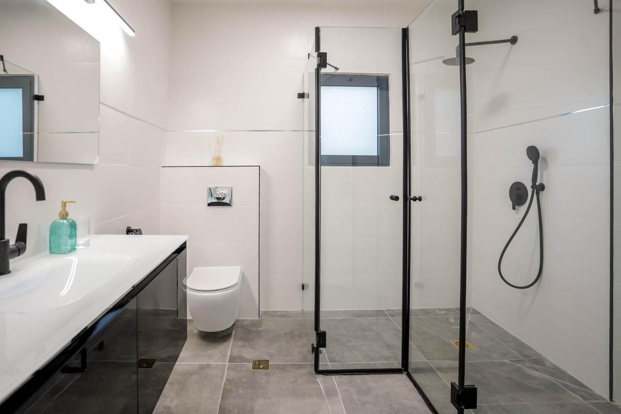 וילה רוני בריכה מחוממת Villa Roni Heated Pool Ейлат Екстер'єр фото