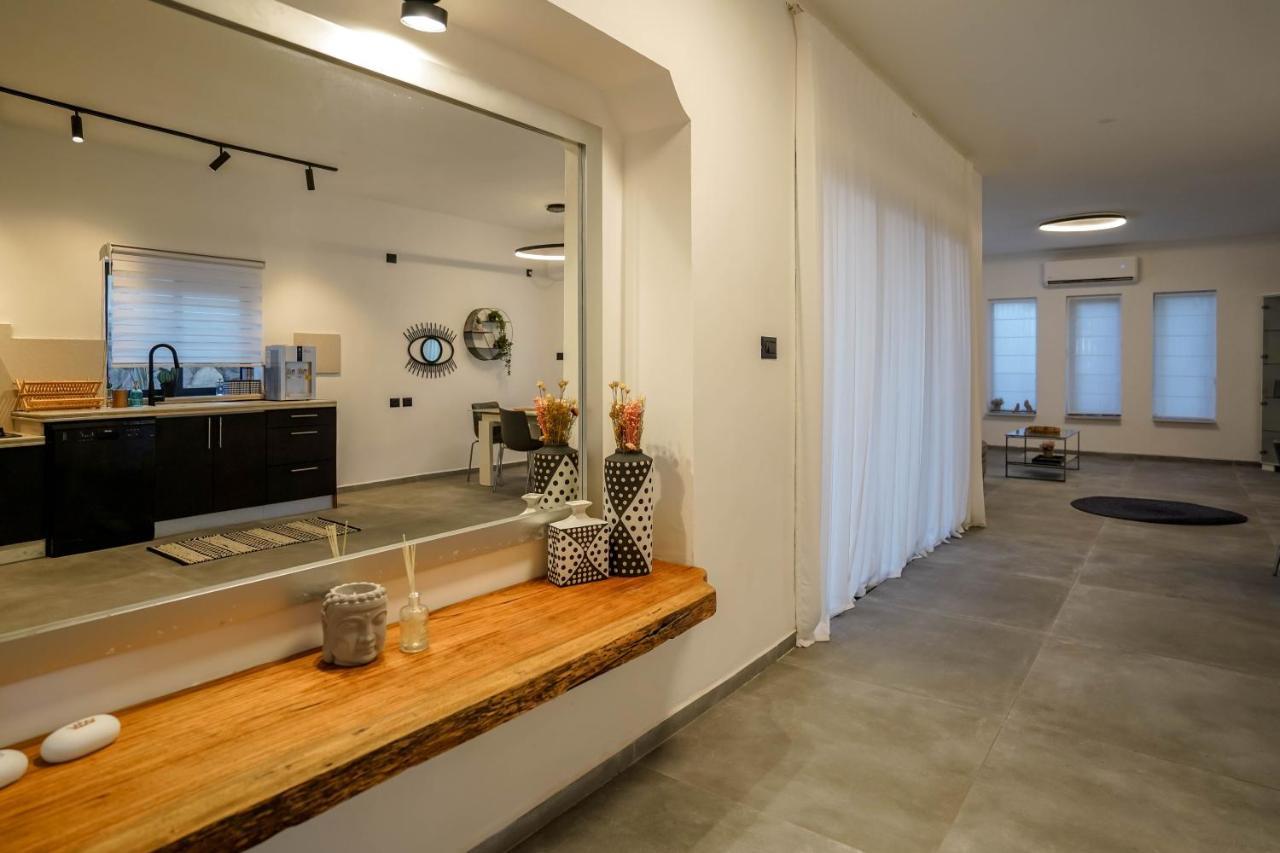 וילה רוני בריכה מחוממת Villa Roni Heated Pool Ейлат Екстер'єр фото