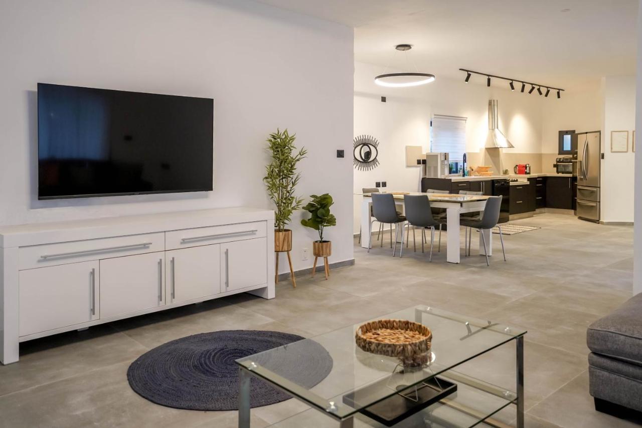 וילה רוני בריכה מחוממת Villa Roni Heated Pool Ейлат Екстер'єр фото