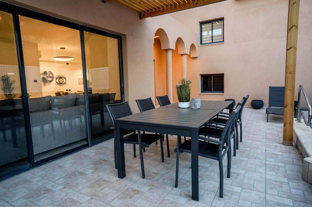 וילה רוני בריכה מחוממת Villa Roni Heated Pool Ейлат Екстер'єр фото