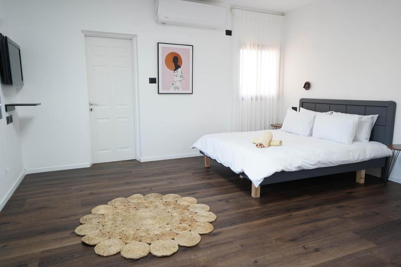 וילה רוני בריכה מחוממת Villa Roni Heated Pool Ейлат Екстер'єр фото