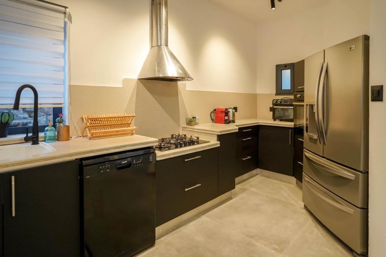 וילה רוני בריכה מחוממת Villa Roni Heated Pool Ейлат Екстер'єр фото